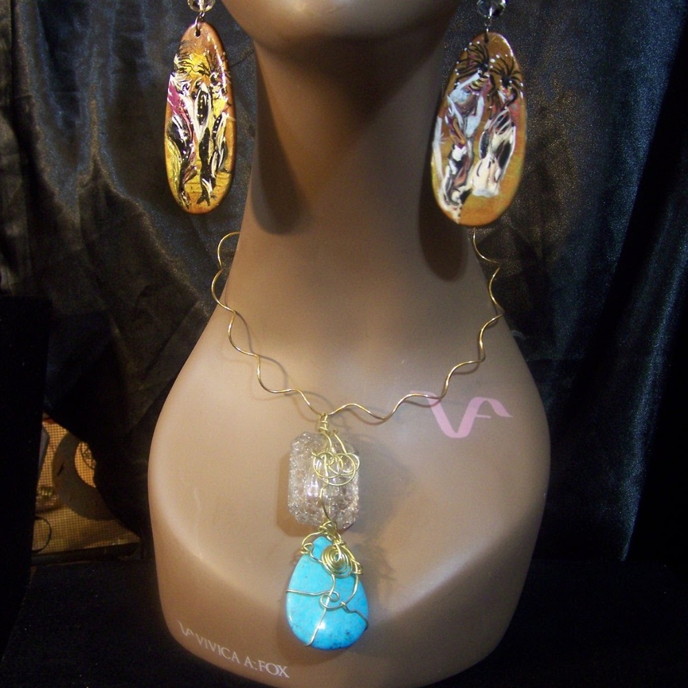 Choker wired Rock. It looks like Twisted candy